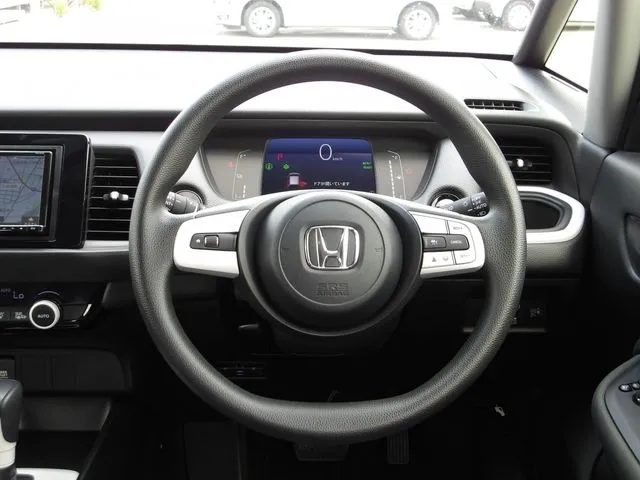 ホンダ　フィット　ｅ：ＨＥＶ　４ＷＤ