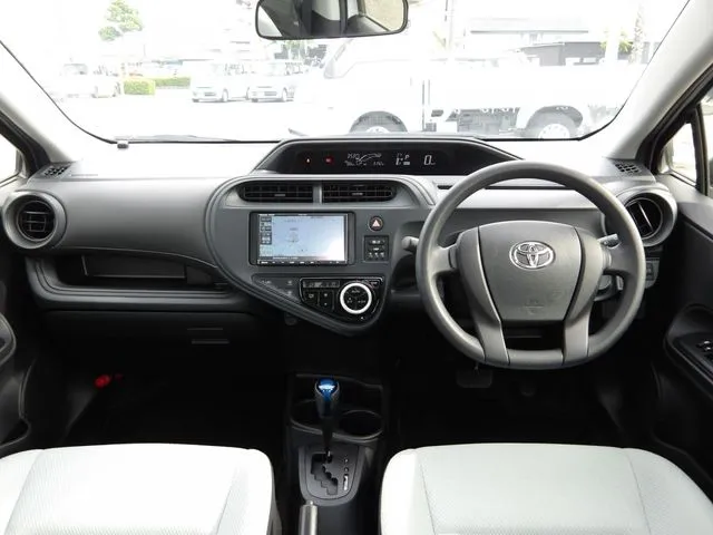 アクア(トヨタ)の車両写真