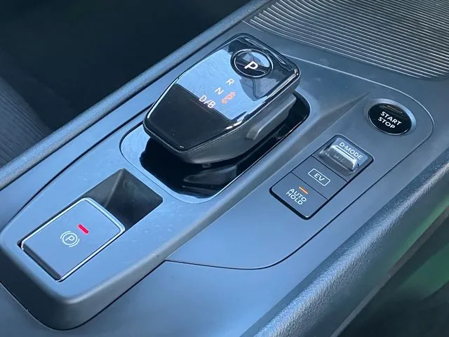 ニッサン　ノート　４ＷＤ