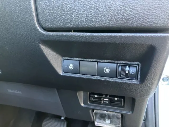 ニッサン　ノート　４ＷＤ