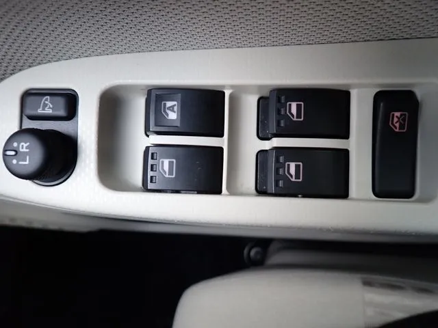 ムーヴ(ダイハツ)の車両写真