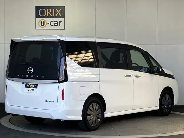 セレナ(ニッサン)の車両写真