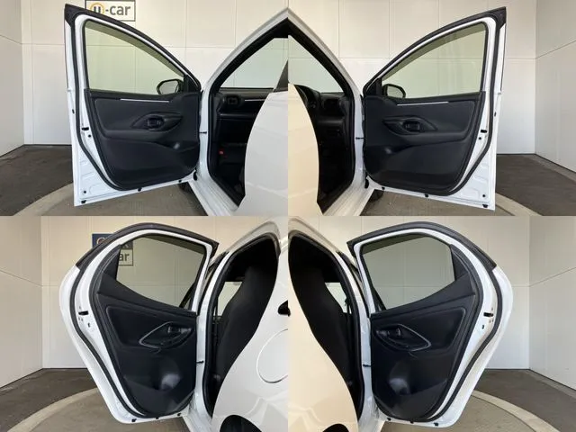 ヤリス(トヨタ)の車両写真