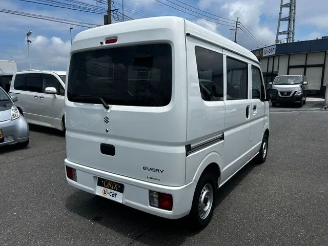 エブリイバン（スズキ）の車両写真