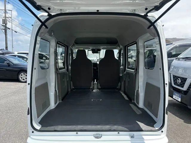エブリイバン（スズキ）の車両写真