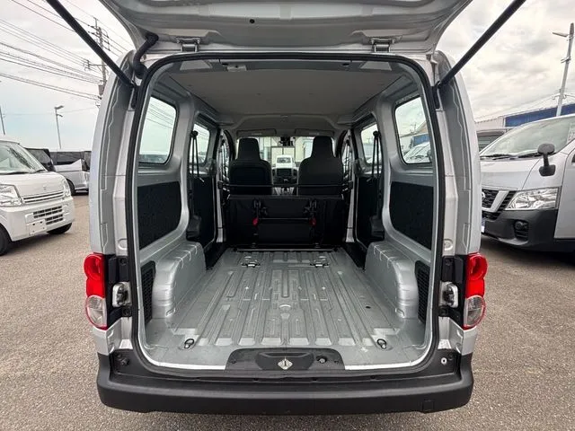 NV200バネットバン(ニッサン)の車両写真