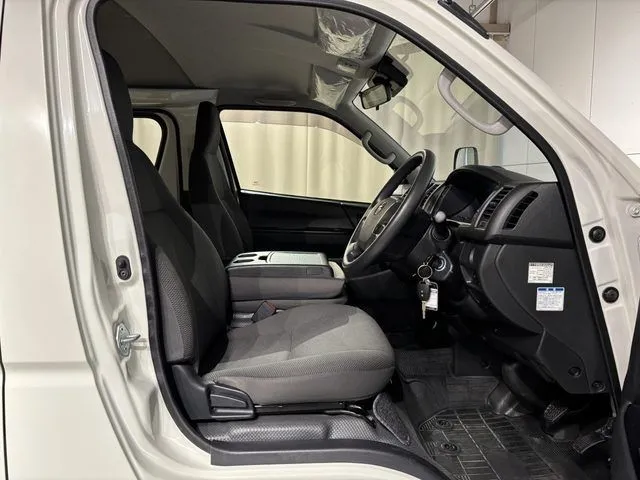 レジアスエースバン 4WD(トヨタ)の車両写真