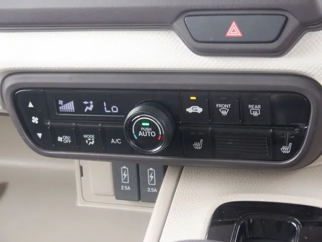 N BOX(ホンダ)の車両写真