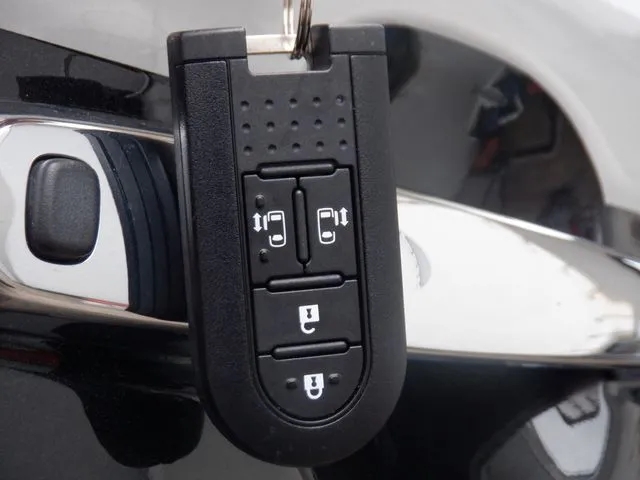 ムーヴ　キャンバス　４ＷＤ（ダイハツ）の車両写真