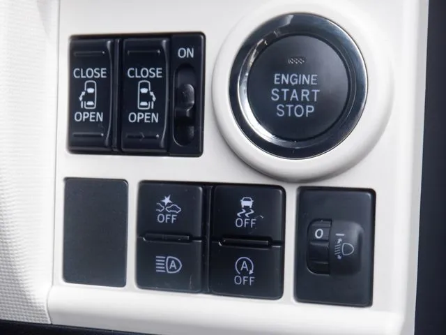 ムーヴ　キャンバス　４ＷＤ（ダイハツ）の車両写真
