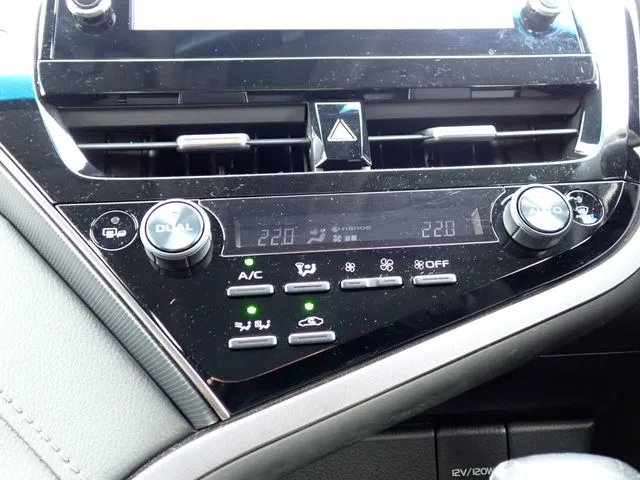 カムリ　ハイブリッド（トヨタ）の車両写真