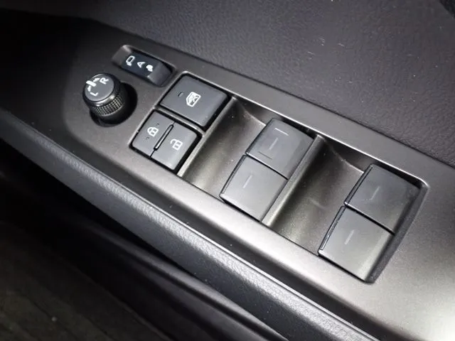 カムリ　ハイブリッド（トヨタ）の車両写真