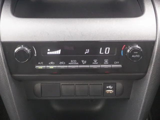 ヤリスクロス ハイブリッド(トヨタ)の車両写真