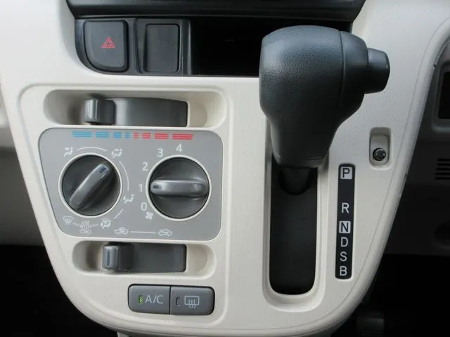 ムーヴ 4WD(ダイハツ)の車両写真