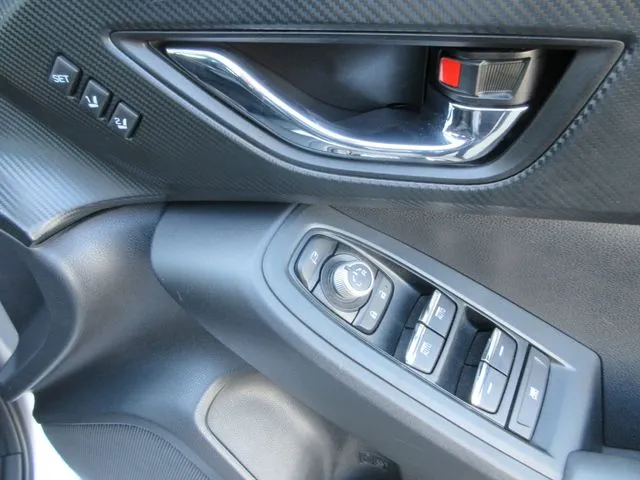 クロストレック(スバル)の車両写真