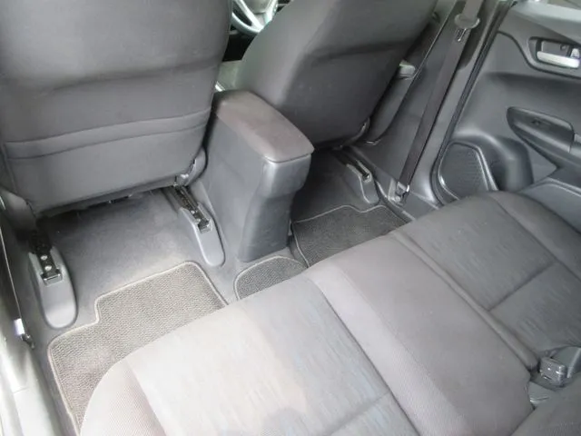 シャトル　ハイブリッド（ホンダ）の車両写真