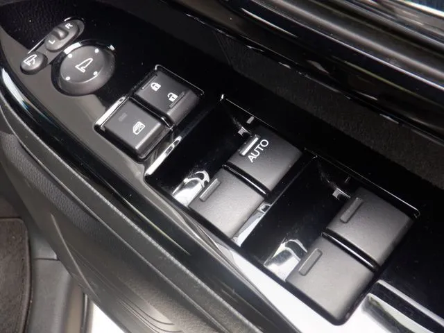 Ｎ　ＢＯＸ　カスタム　４ＷＤ（ホンダ）の車両写真