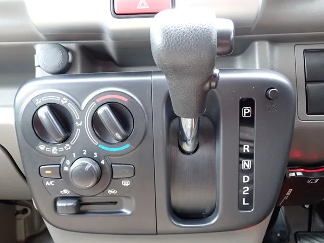 エブリイバン（スズキ）の車両写真
