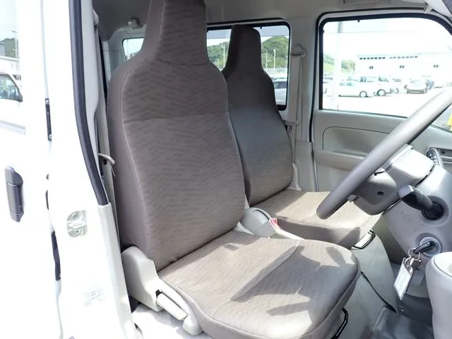 エブリイバン（スズキ）の車両写真