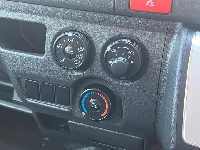 ハイエースバン 4WD(トヨタ)の車両写真