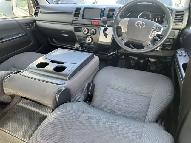 ハイエースバン 4WD(トヨタ)の車両写真