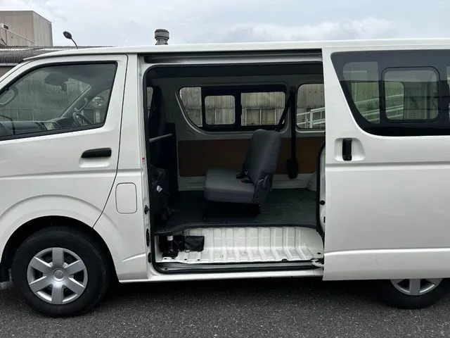ハイエースバン 1.25t 2WD(トヨタ)の車両写真