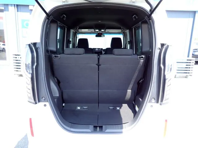 N BOX カスタム(ホンダ)の車両写真