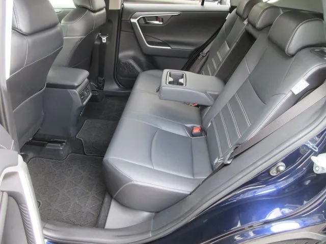 ＲＡＶ４　４ＷＤ（トヨタ）の車両写真