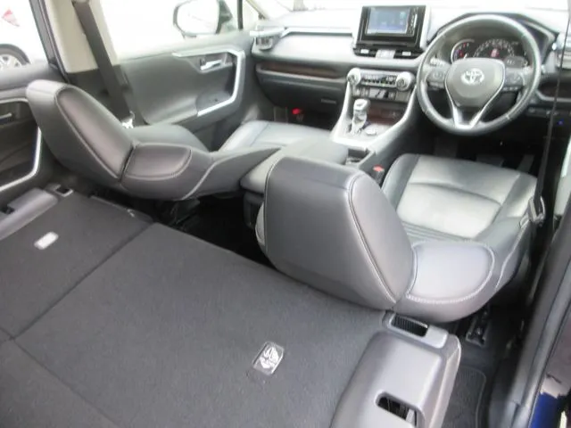 ＲＡＶ４　４ＷＤ（トヨタ）の車両写真
