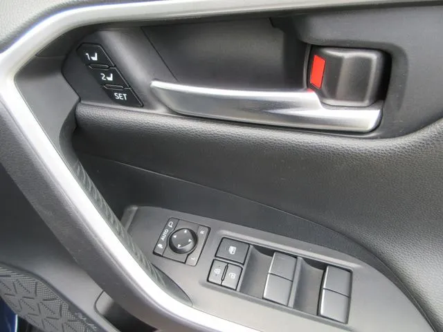 ＲＡＶ４　４ＷＤ（トヨタ）の車両写真