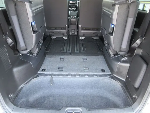 セレナ　Ｓハイブリッド　４ＷＤ（ニッサン）の車両写真