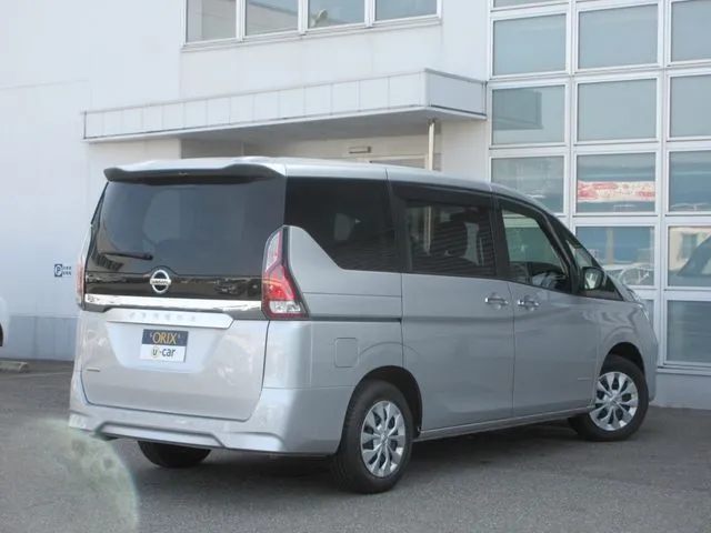 セレナ　Ｓハイブリッド　４ＷＤ（ニッサン）の車両写真