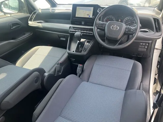 トヨタ ノア 4WD