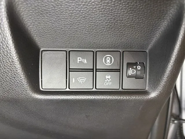 ホンダ　フィット　ｅ：ＨＥＶ　４ＷＤ