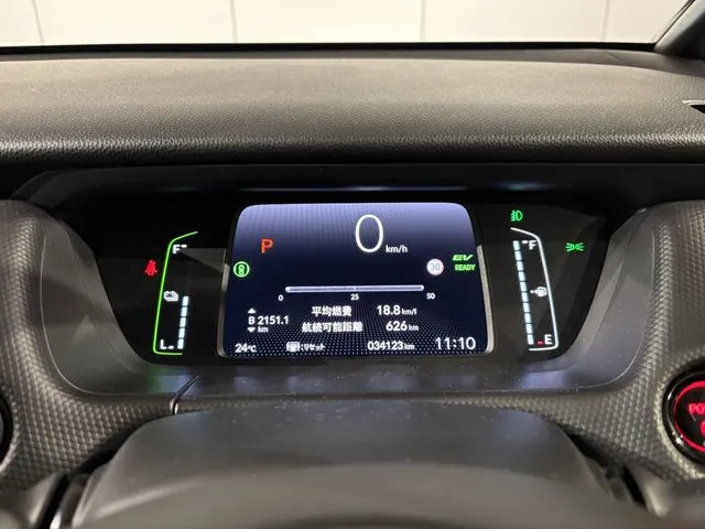 ホンダ　フィット　ｅ：ＨＥＶ　４ＷＤ