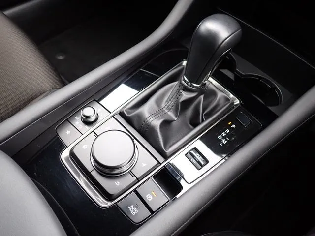 ＭＡＺＤＡ３　ファストバック（マツダ）の車両写真