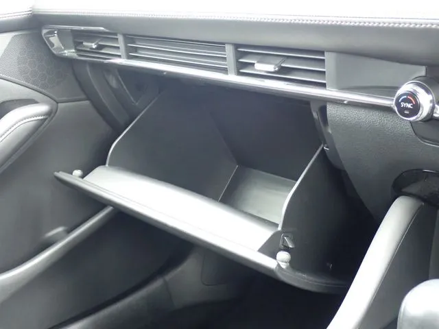 ＭＡＺＤＡ３　ファストバック（マツダ）の車両写真
