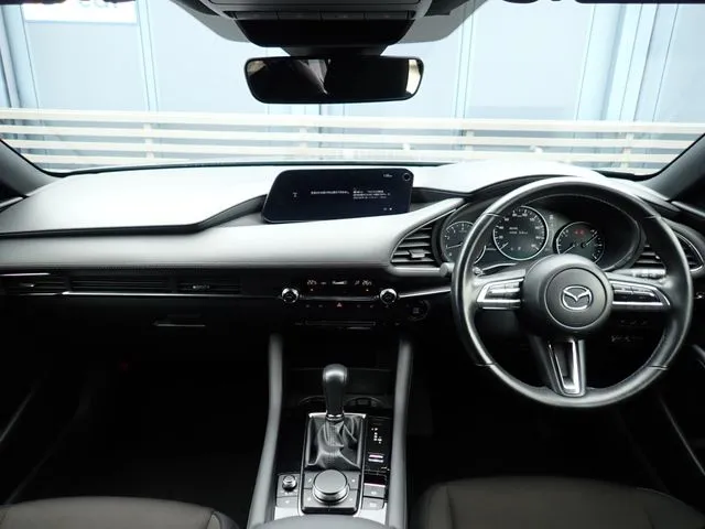 ＭＡＺＤＡ３　ファストバック（マツダ）の車両写真