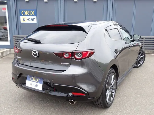 ＭＡＺＤＡ３　ファストバック（マツダ）の車両写真