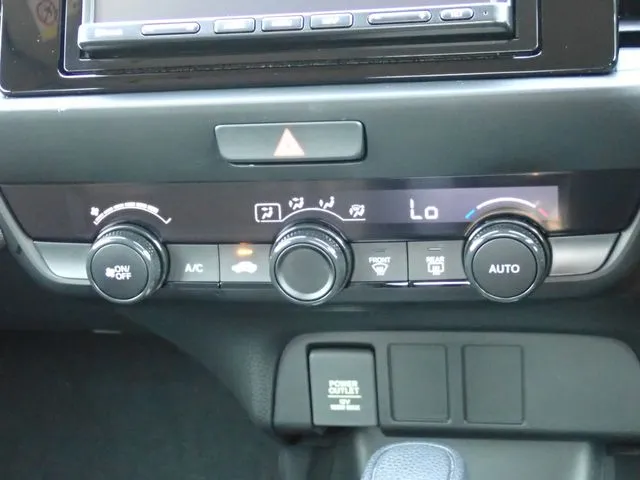 フィット e:HEV(ホンダ)の車両写真