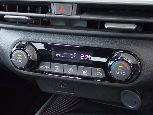 ノート(ニッサン)の車両写真