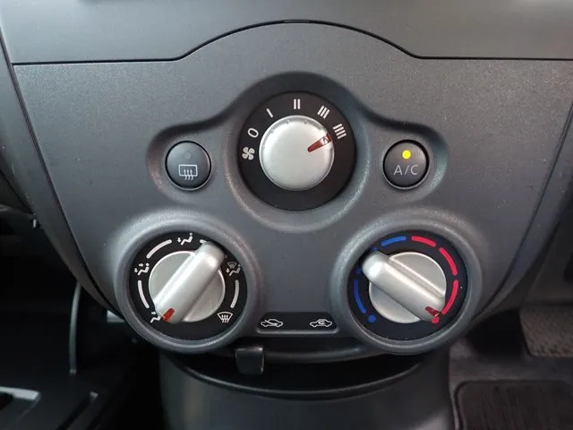 ノート(ニッサン)の車両写真