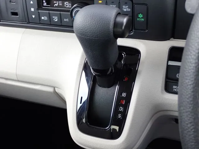 ホンダ　Ｎ　ＢＯＸ　４ＷＤ