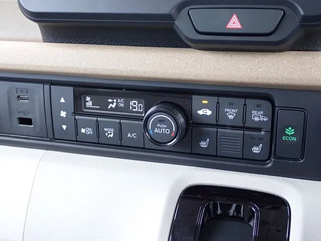 ホンダ　Ｎ　ＢＯＸ　４ＷＤ