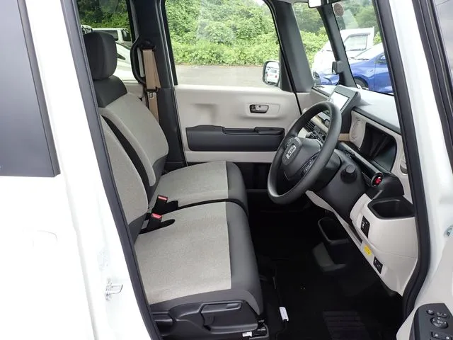 ホンダ　Ｎ　ＢＯＸ　４ＷＤ