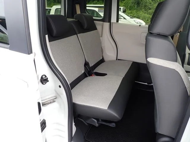 ホンダ　Ｎ　ＢＯＸ　４ＷＤ