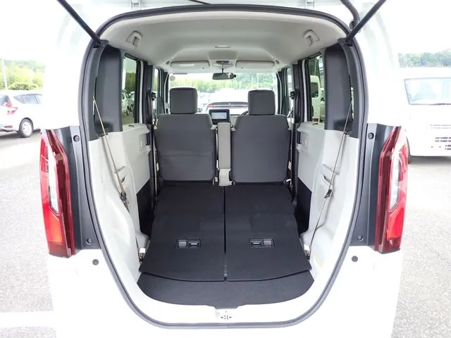 ホンダ　Ｎ　ＢＯＸ　４ＷＤ