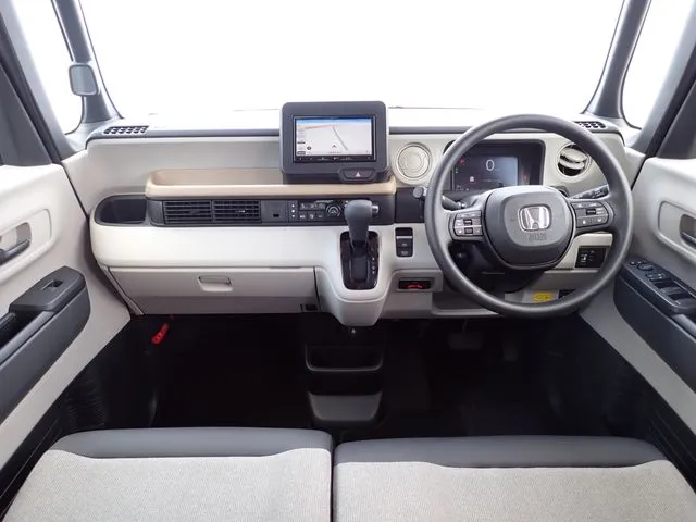 ホンダ　Ｎ　ＢＯＸ　４ＷＤ