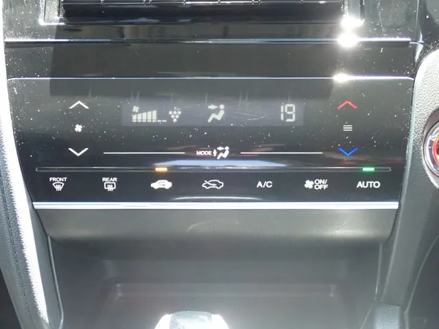 シャトル　ハイブリッド（ホンダ）の車両写真