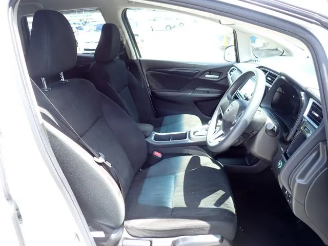 シャトル　ハイブリッド（ホンダ）の車両写真